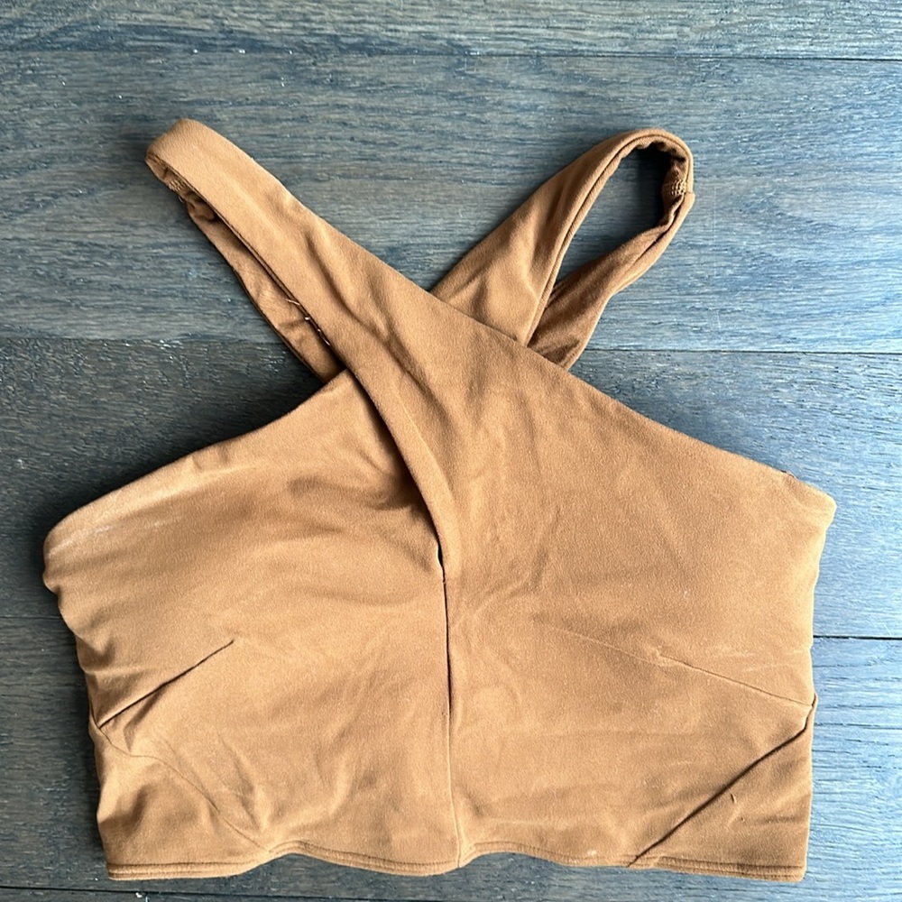 Lululemon align keyhole crop top with built in bra and removable pads - Picture 2 of 3